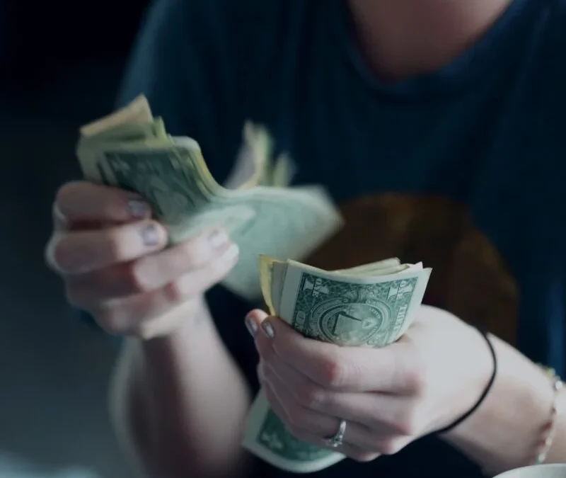 How Much Do Cam Girls Make? Income Potential of Webcam Models in 2025