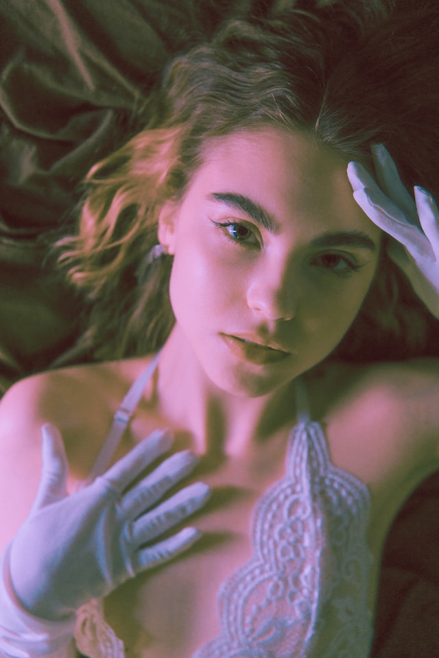 Webcam Modeling Guide: Benefits and Challenges For 2025